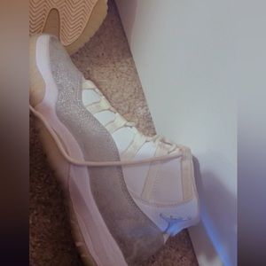 Jordan 11 metallic silver